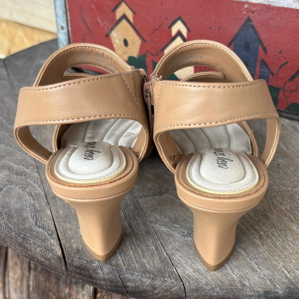Easy Street Venue‎ Asymmetrical Tan Heels
